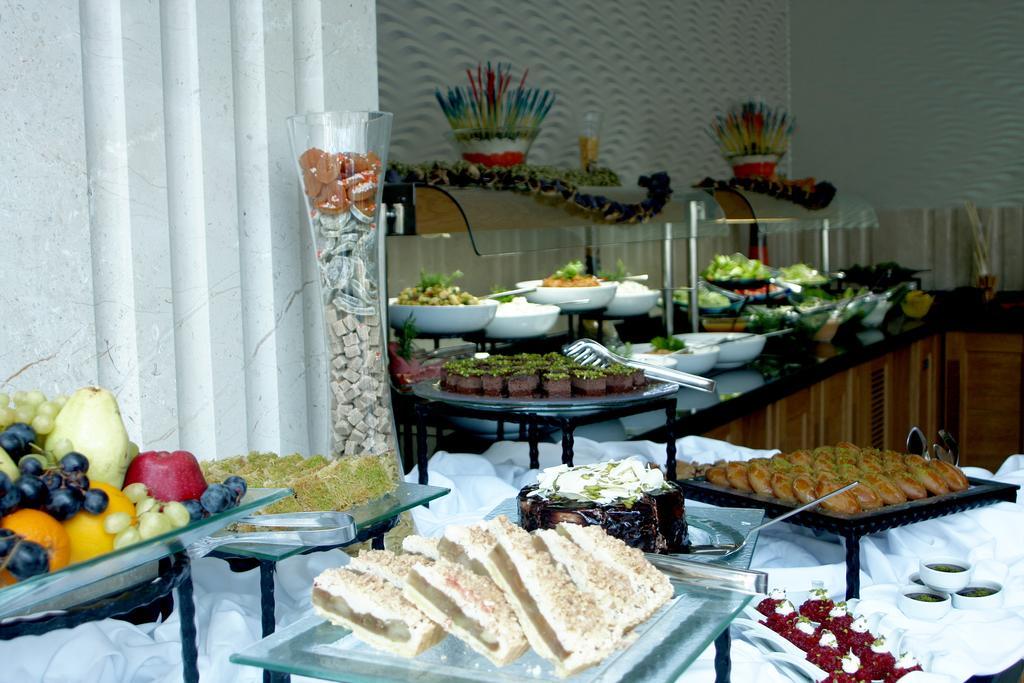 Eser Premium Hotel & Spa Büyükçekmece Ngoại thất bức ảnh A buffet