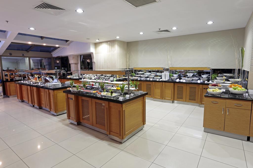 Eser Premium Hotel & Spa Büyükçekmece Ngoại thất bức ảnh A buffet at a hotel