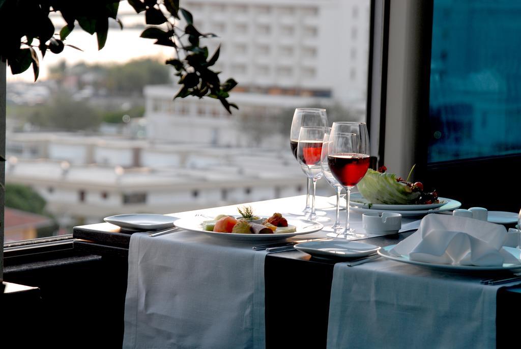 Eser Premium Hotel & Spa Büyükçekmece Ngoại thất bức ảnh A table set for dinner