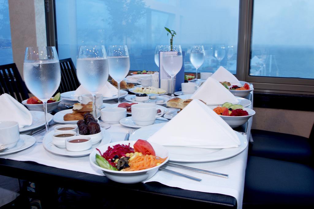 Eser Premium Hotel & Spa Büyükçekmece Ngoại thất bức ảnh A table set for a meal