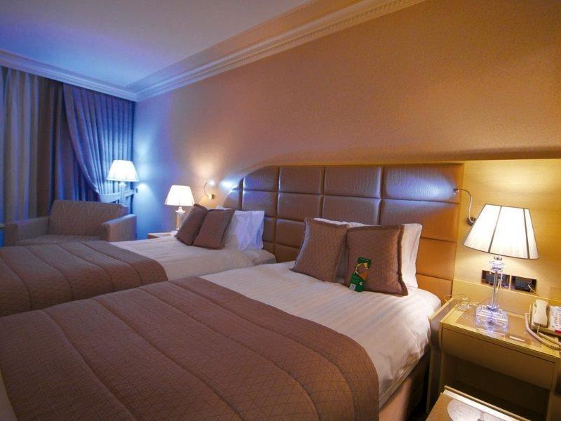Eser Premium Hotel & Spa Büyükçekmece Ngoại thất bức ảnh A room at the hotel