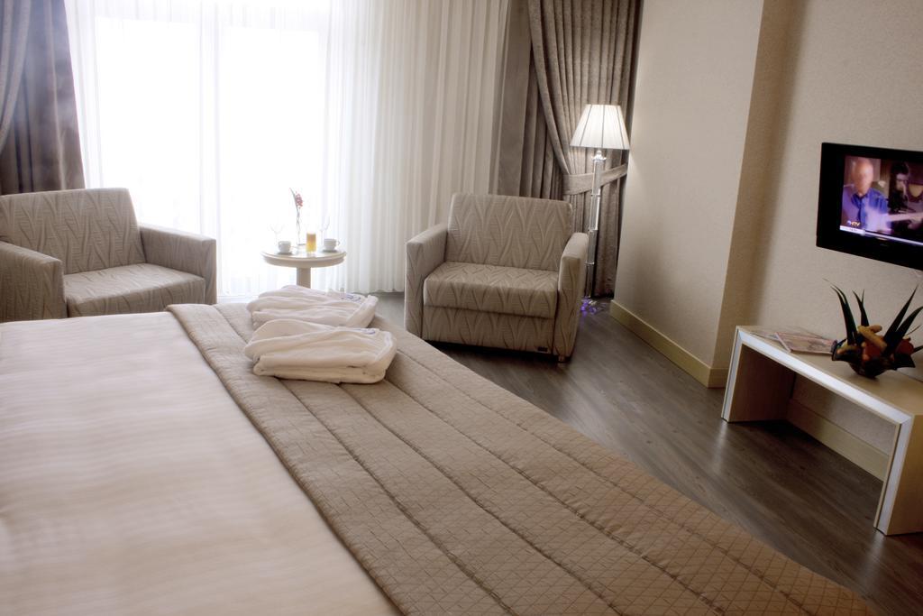 Eser Premium Hotel & Spa Büyükçekmece Ngoại thất bức ảnh A room at the hotel