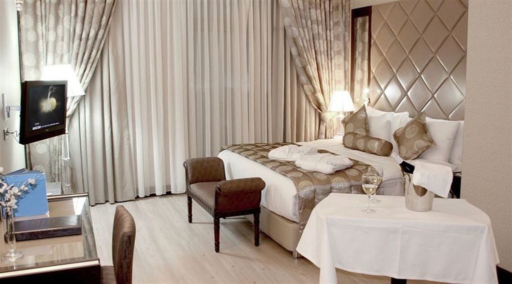 Eser Premium Hotel & Spa Büyükçekmece Ngoại thất bức ảnh A bedroom at the hotel