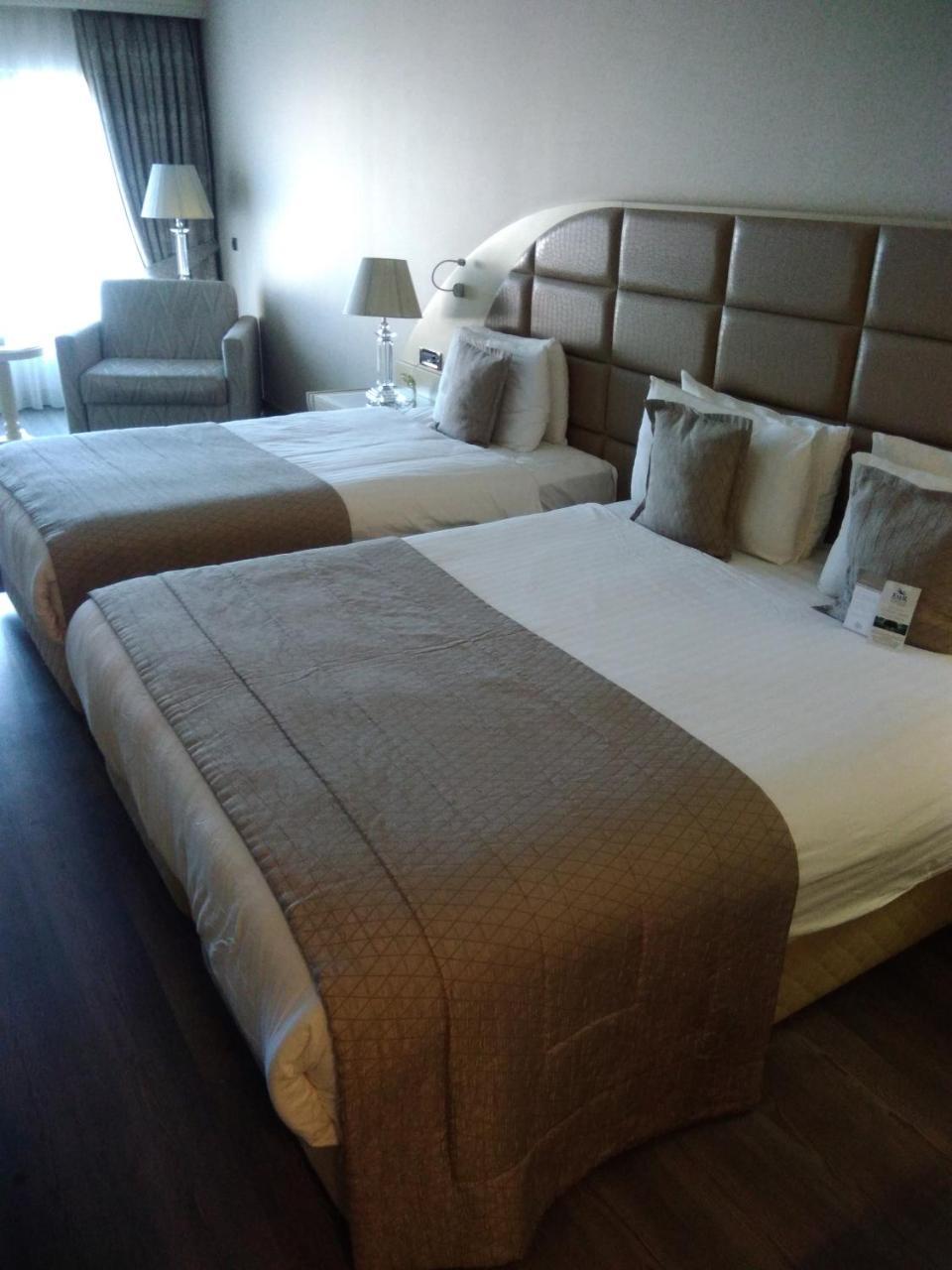 Eser Premium Hotel & Spa Büyükçekmece Ngoại thất bức ảnh A bed runner