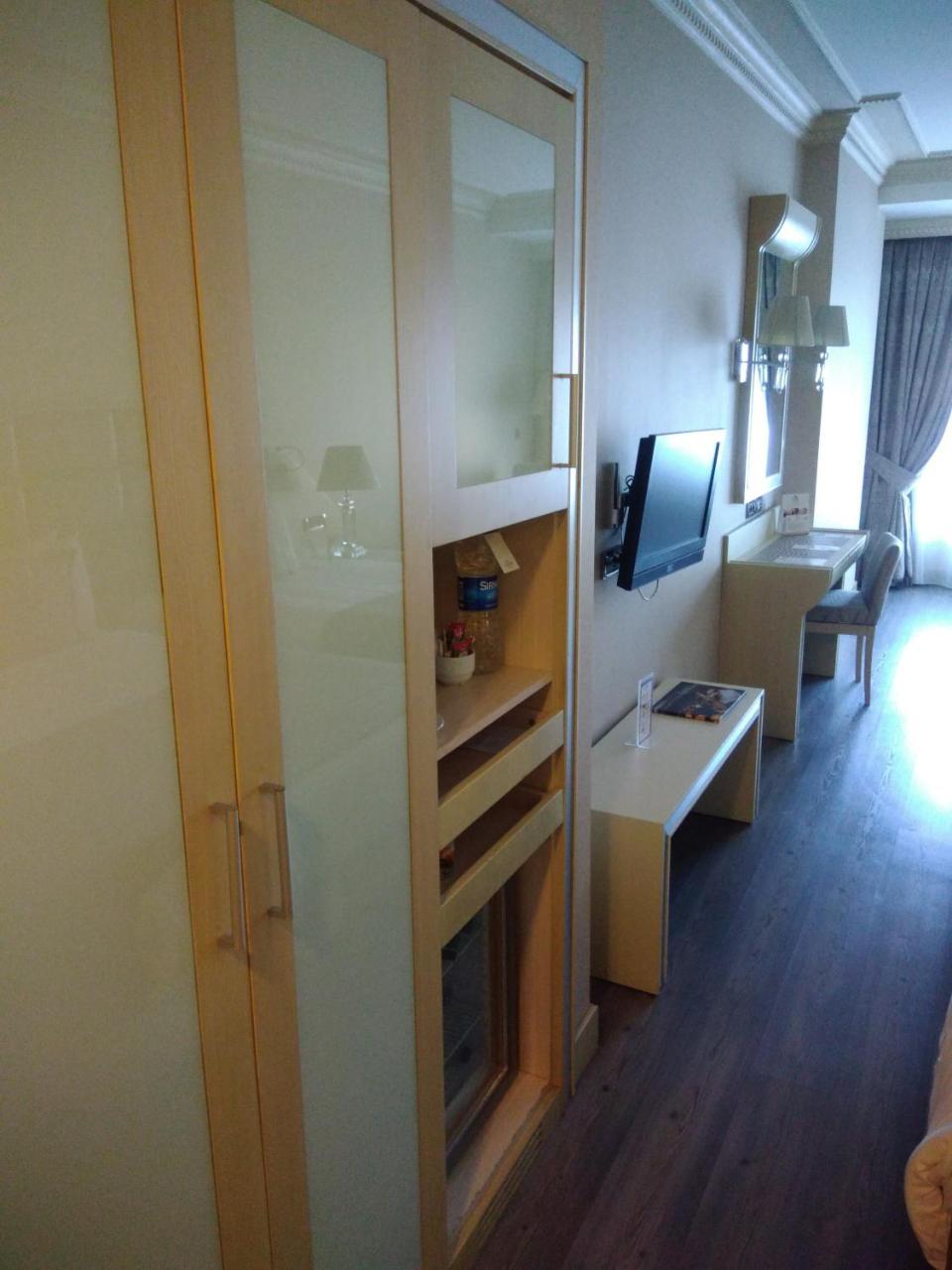 Eser Premium Hotel & Spa Büyükçekmece Ngoại thất bức ảnh A room at the hotel